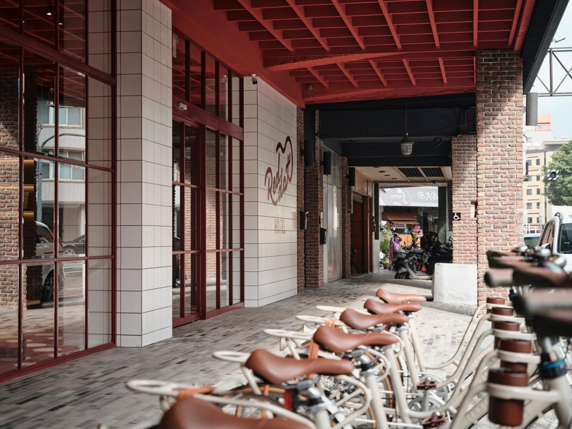Reddot Hotel Тайчжун Экстерьер фото