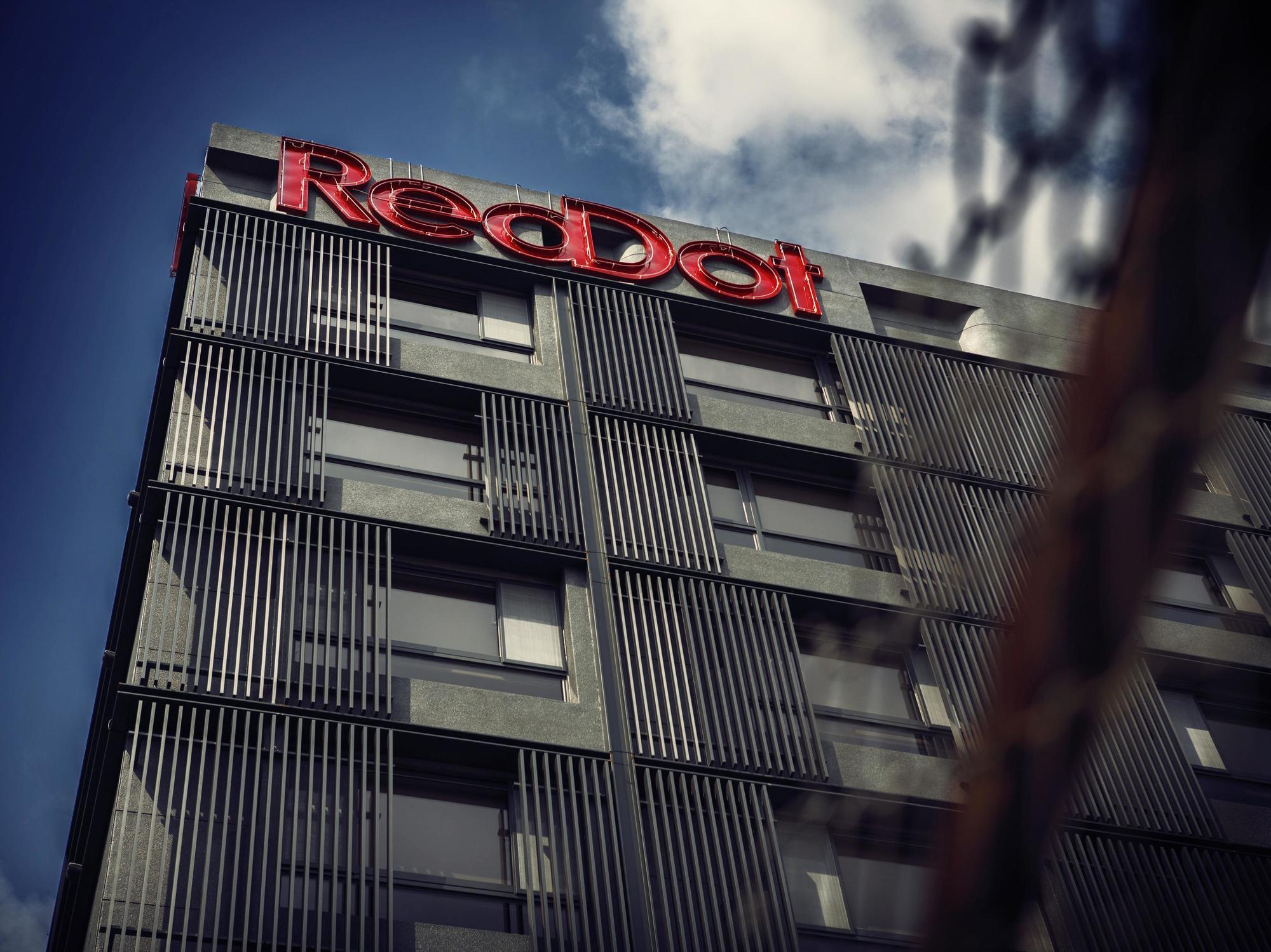 Reddot Hotel Тайчжун Экстерьер фото