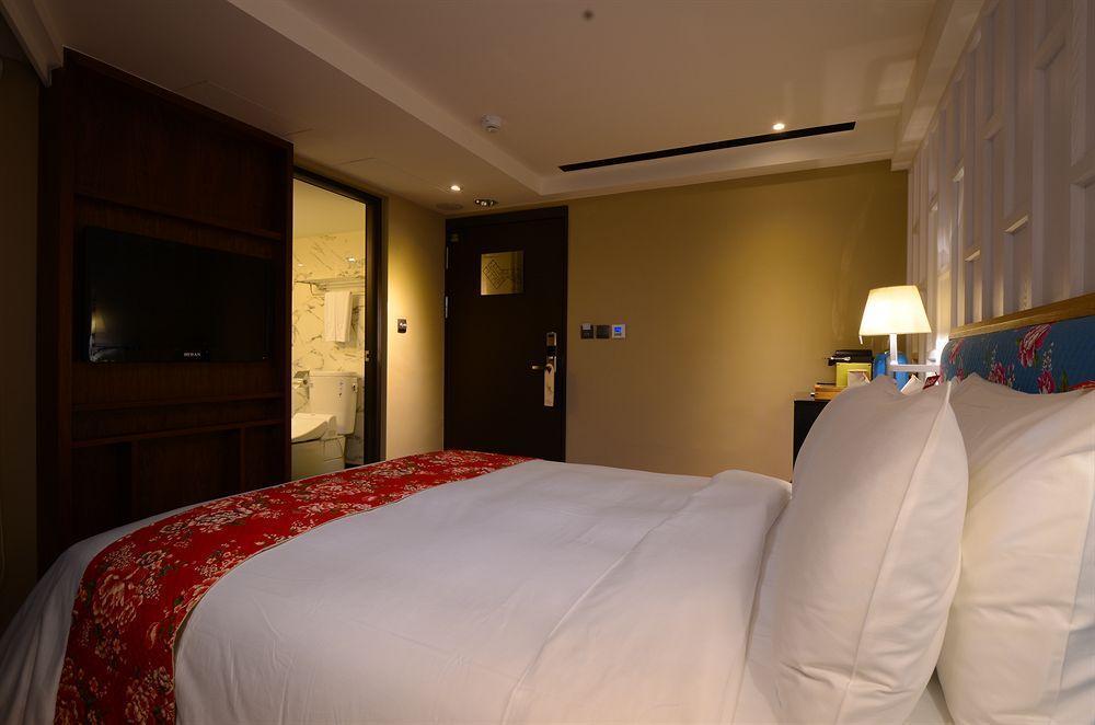 Reddot Hotel Тайчжун Экстерьер фото