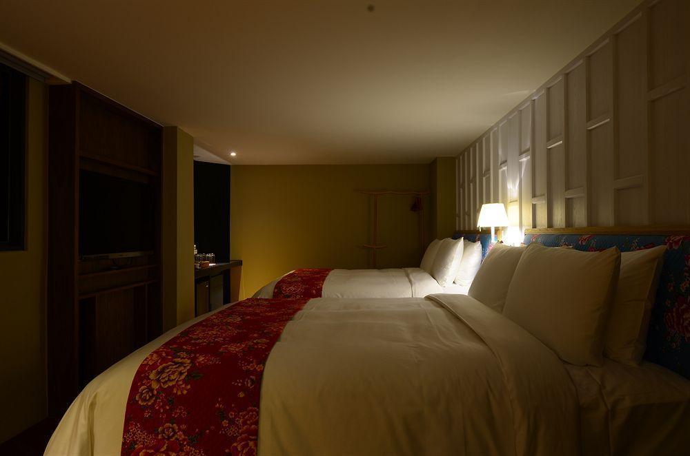 Reddot Hotel Тайчжун Экстерьер фото