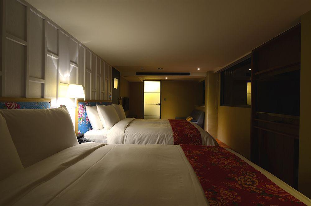 Reddot Hotel Тайчжун Экстерьер фото