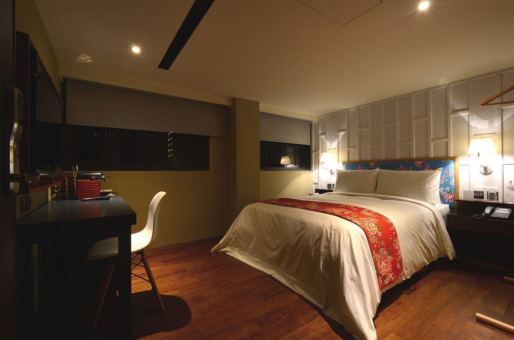 Reddot Hotel Тайчжун Экстерьер фото