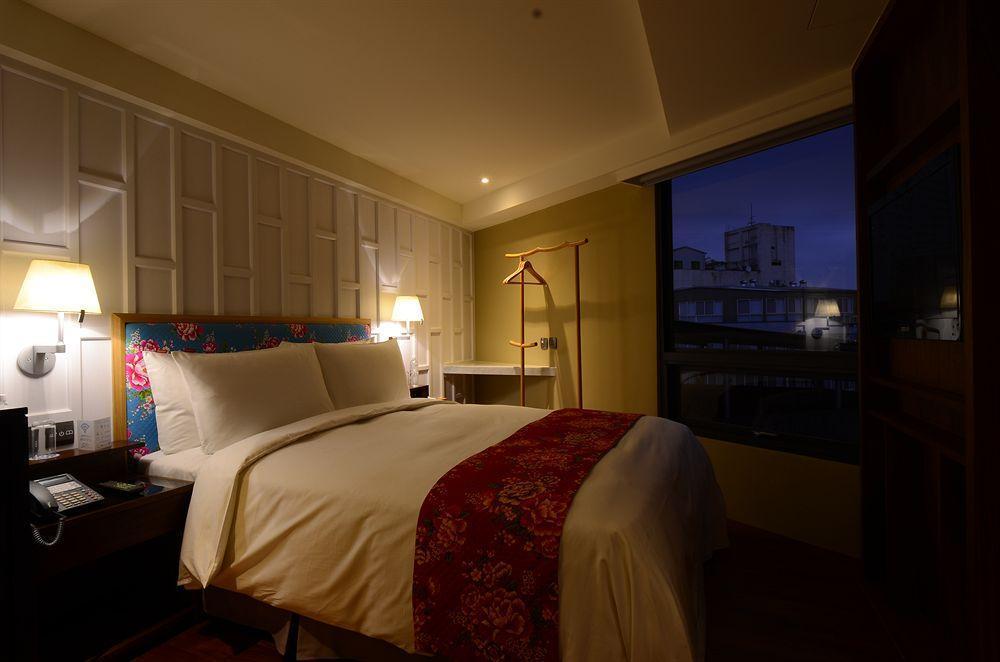 Reddot Hotel Тайчжун Экстерьер фото