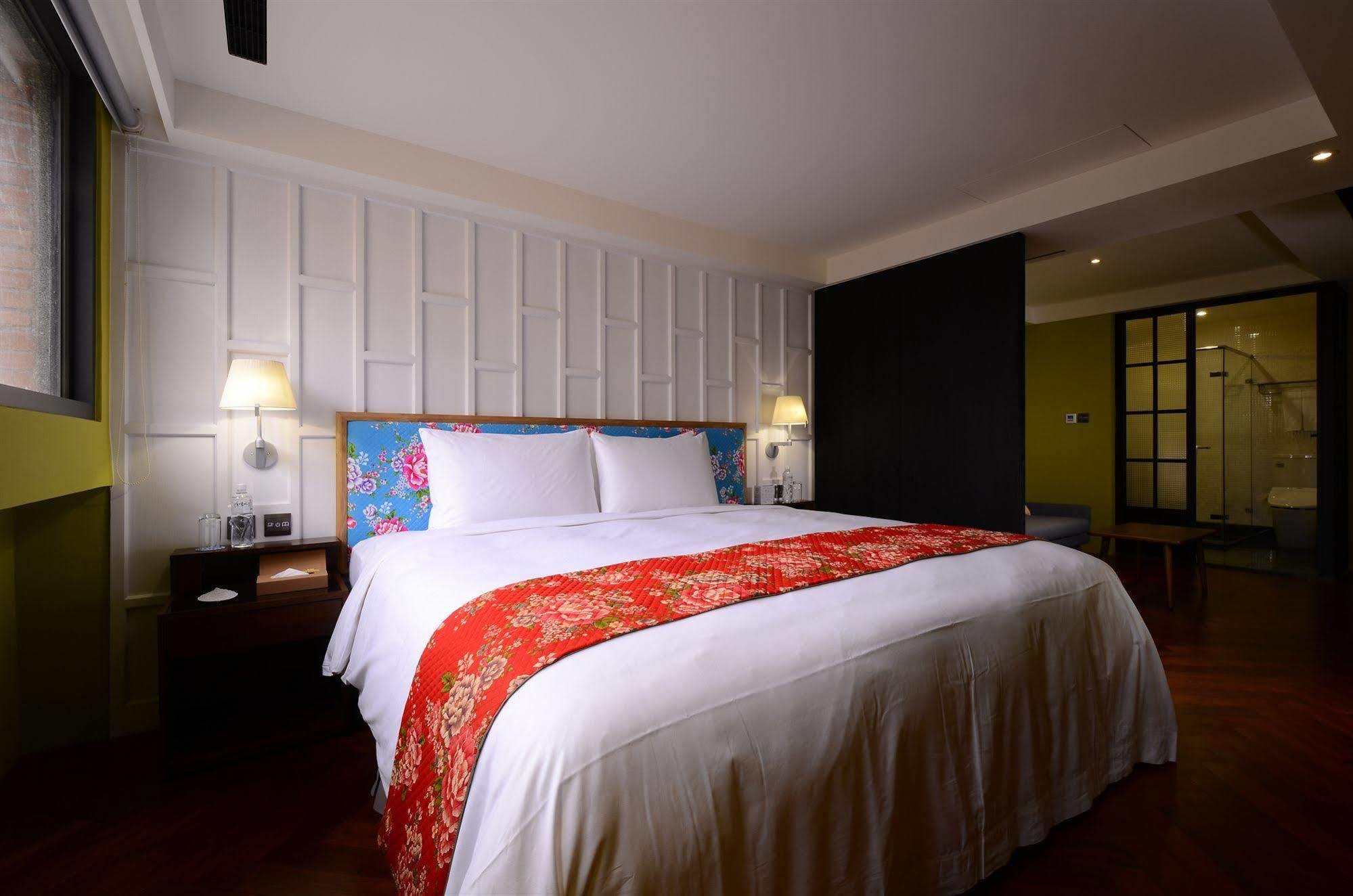 Reddot Hotel Тайчжун Экстерьер фото