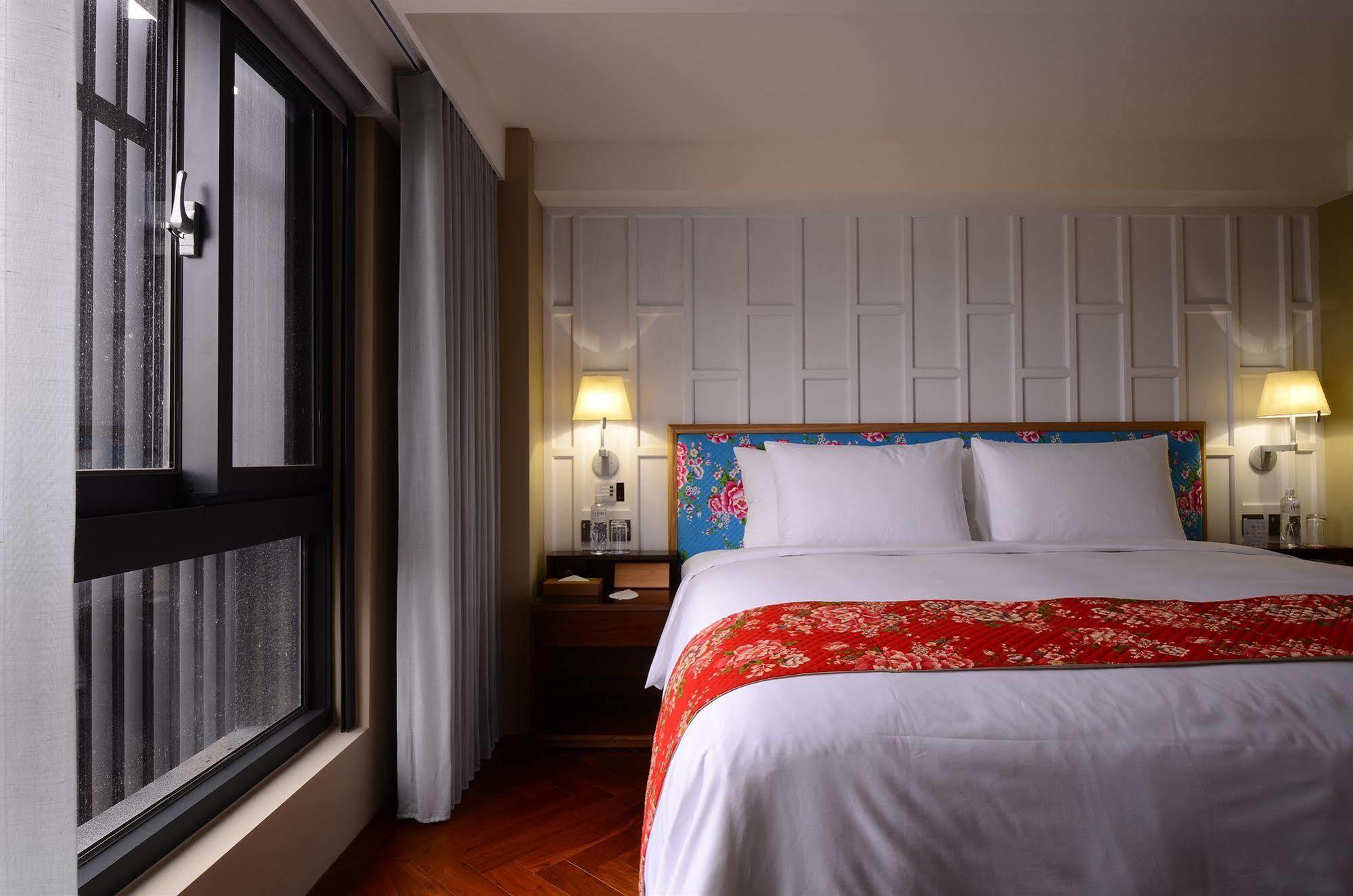 Reddot Hotel Тайчжун Экстерьер фото